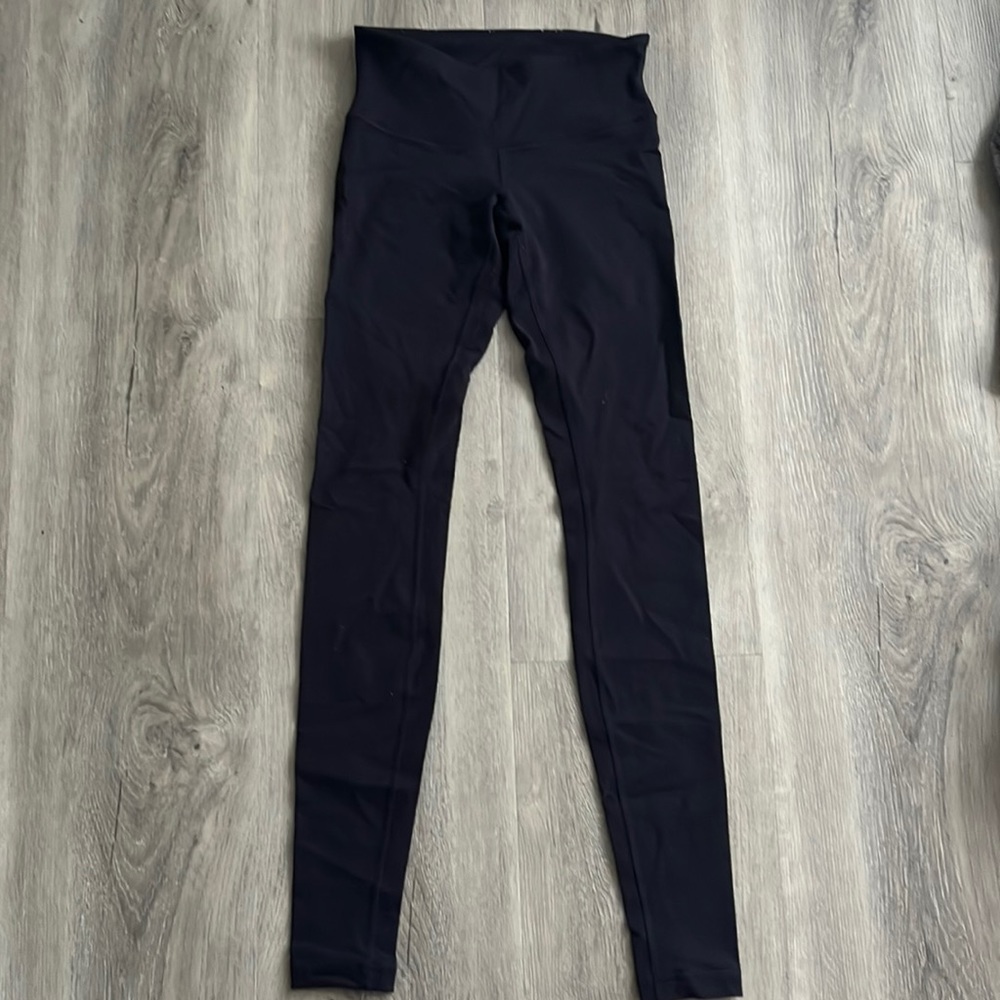 •Lululemon Low Rise Navy Blue Wunder Under Leggings•